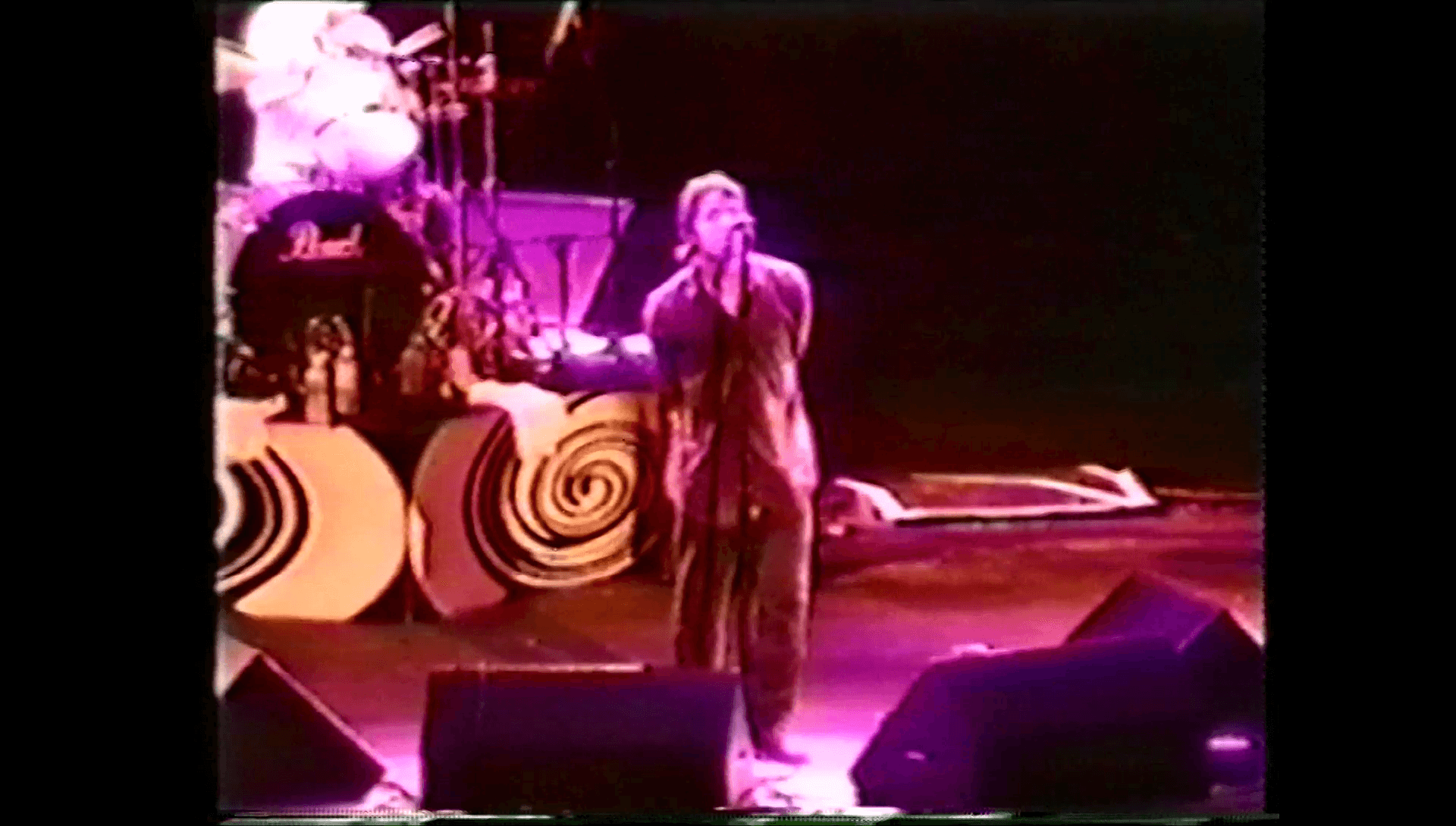 Oasis at Jones Beach Theatre; Long Island, NY - September 7, 1996