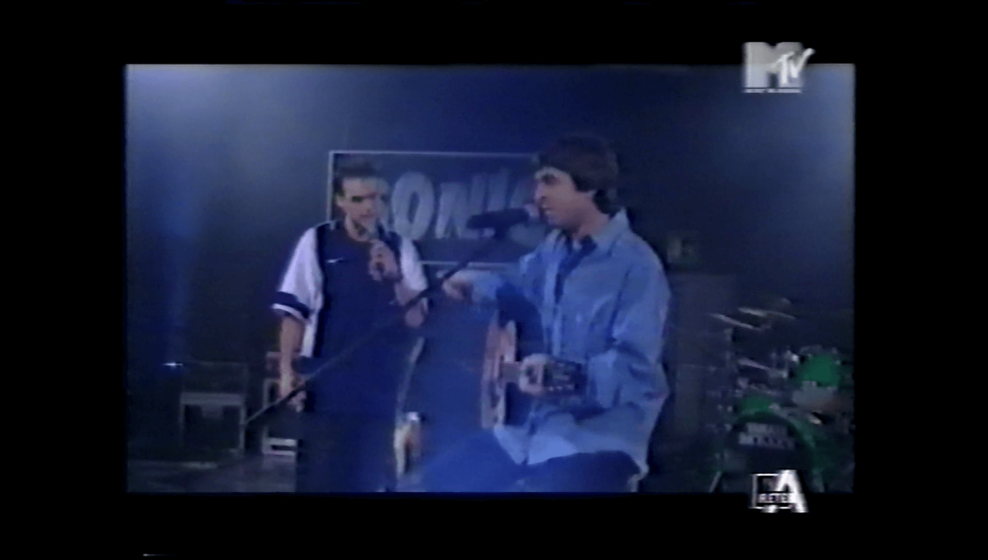 Oasis at Italy - November 17, 1997