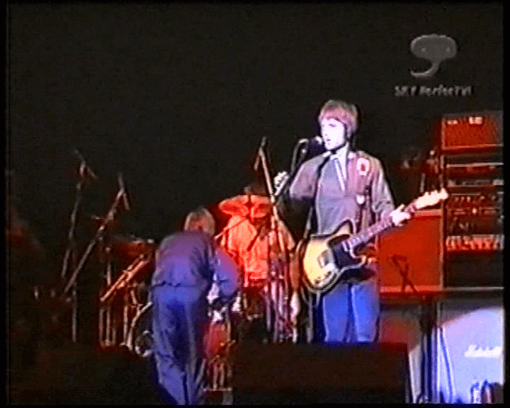 Oasis at '.Yokohama Arena; Tokyo, Japan.' - '.March 5, 2000.'