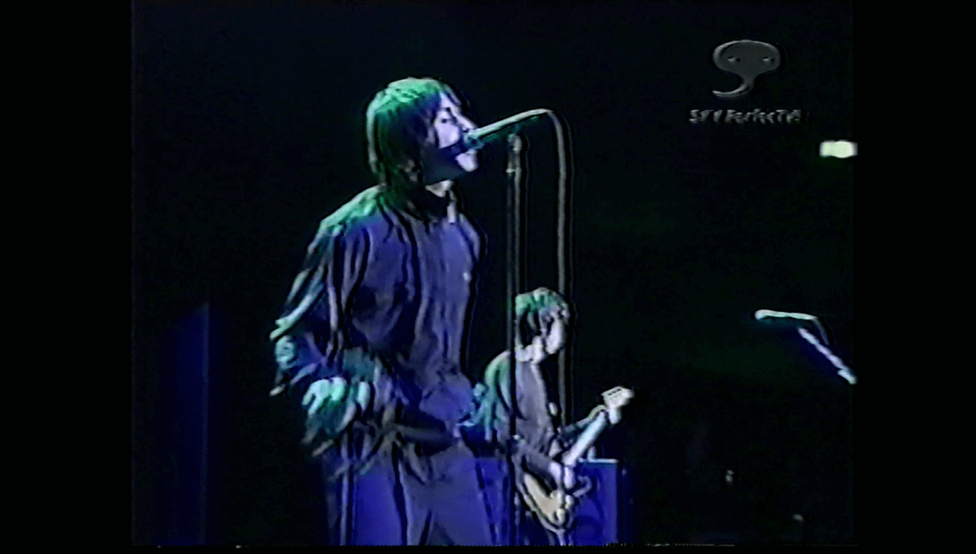 Oasis at '.Yokohama Arena; Tokyo, Japan.' - '.March 5, 2000.'