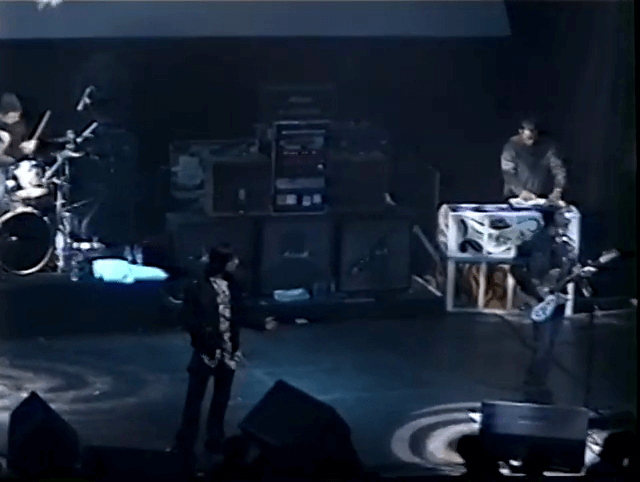 Oasis at Tower Theater; Philadelphia, (Upper Darby), PA - April 26, 2000