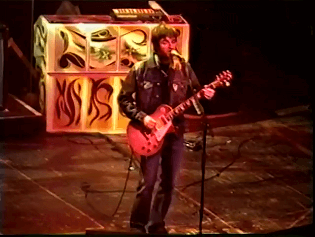 Oasis at Tower Theater; Philadelphia, (Upper Darby), PA - April 26, 2000