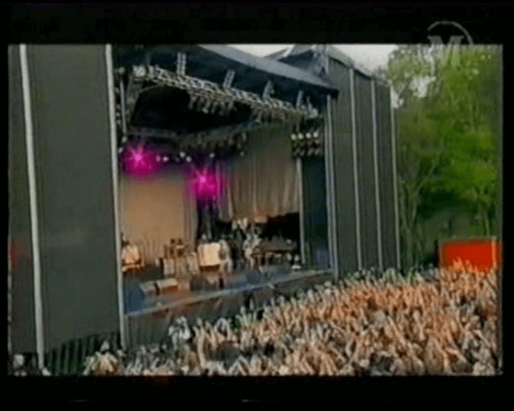 Oasis at Quart 2000; Kristiansand, Norway - July 6, 2000